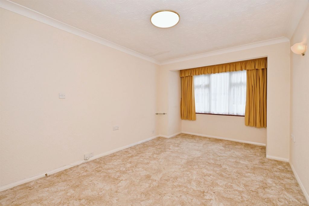 2 bed flat for saleParkside Court, Diss IP22 photo 3