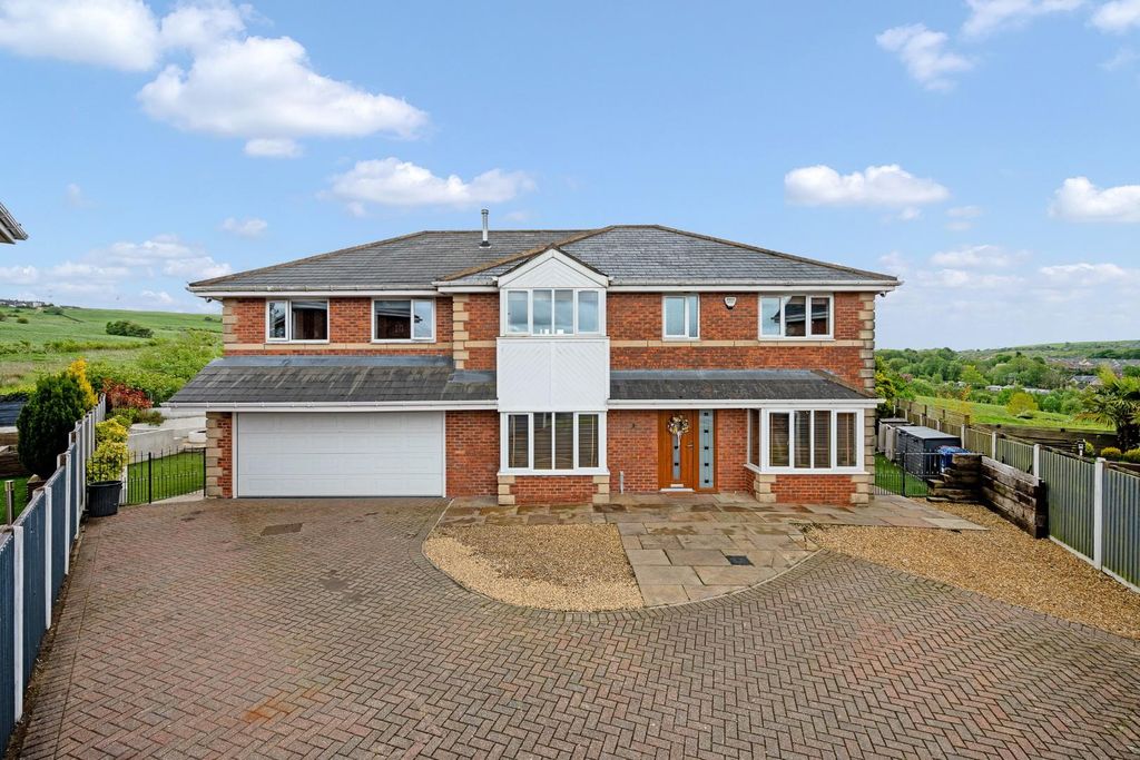 6 bed property for saleMoorlands Court, Darwen BB3
