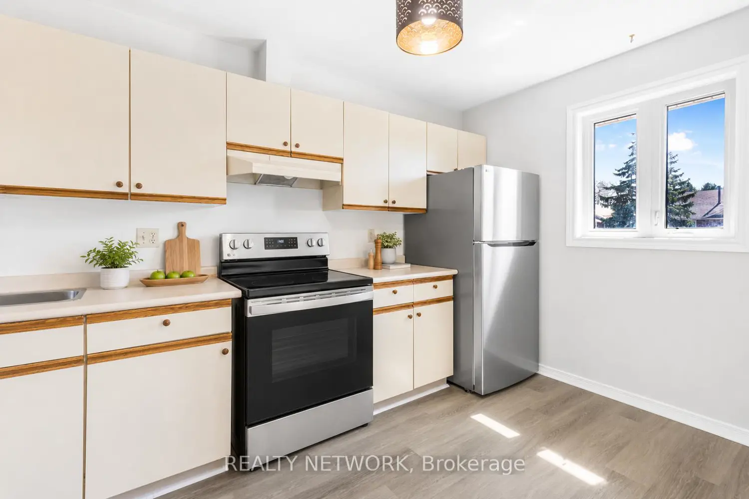122 Bunting Road 54 photo 3