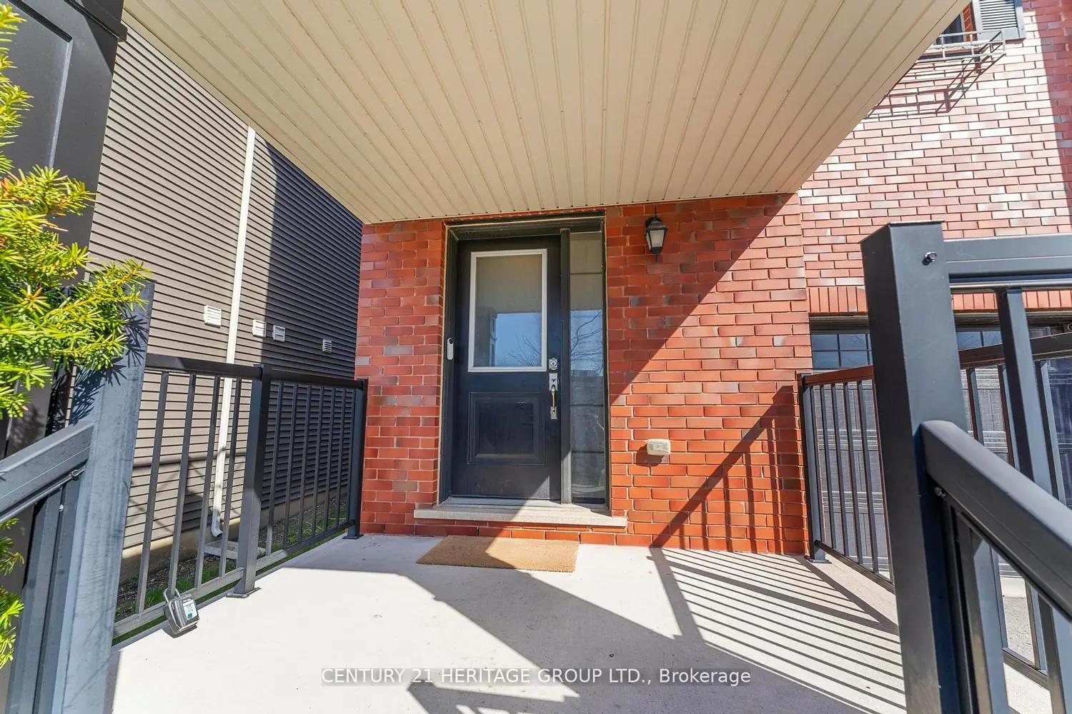 219 Boadway Crescent photo 2