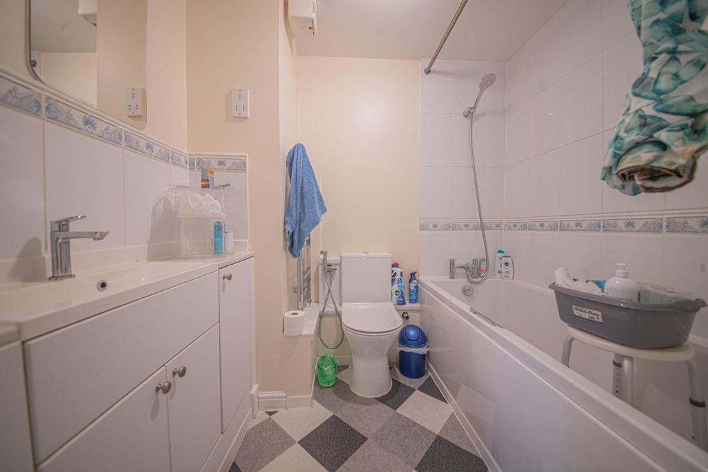 Additional image 8 of 2 bed flat for saleWilliam Panter Court, Eastleigh SO50