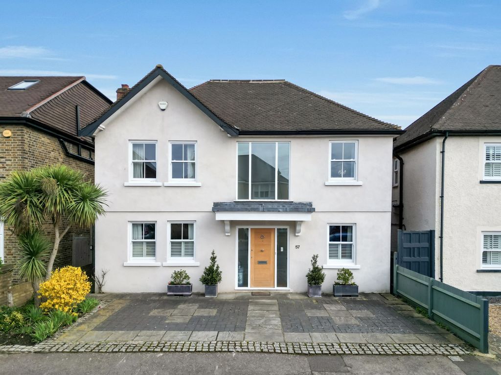 4 bed detached house for salePemberton Road, East Molesey KT8