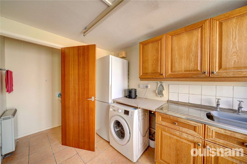 Additional image 10 of 2 bed bungalow for saleMinter Avenue, Droitwich, Worcestershire WR9