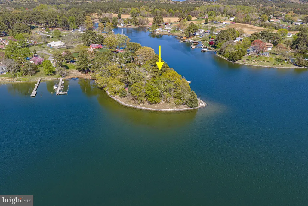 137 Pine Drive, Reedville, VA 22539