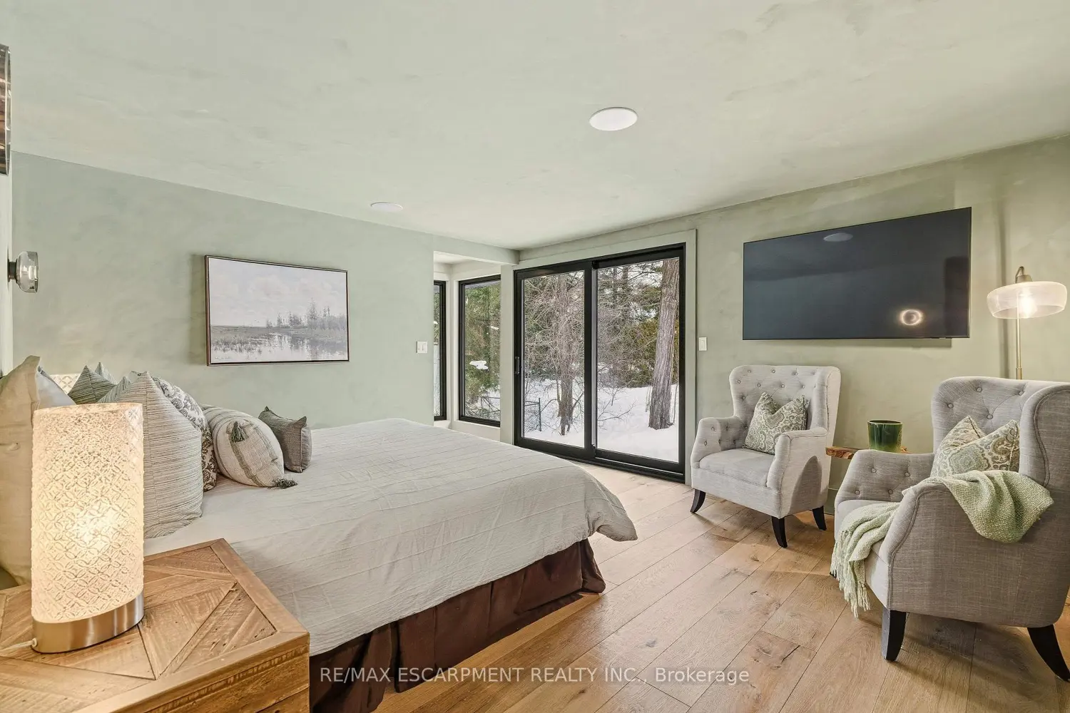 2510 Britannia Road photo 2