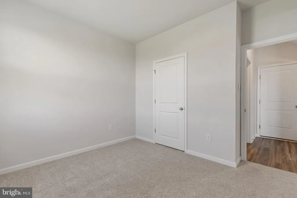 155 Knobby Hook Dr, Hanover, PA 17331