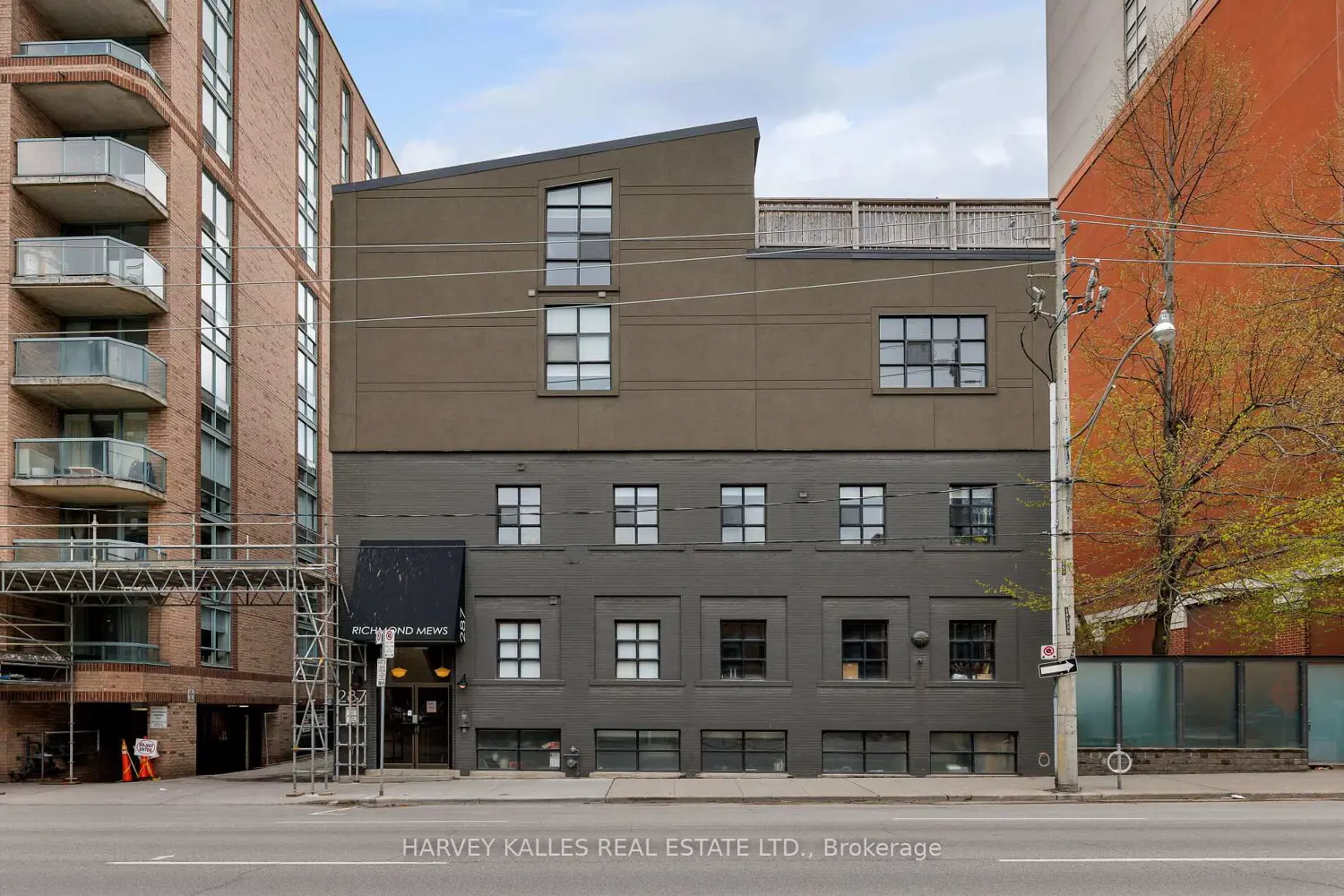287 Richmond Street 304