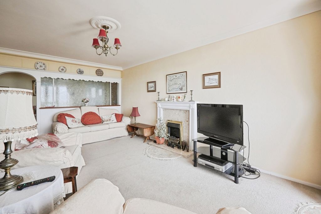 3 bed flat for saleThe Gateway, Dover, Kent CT16 photo 5