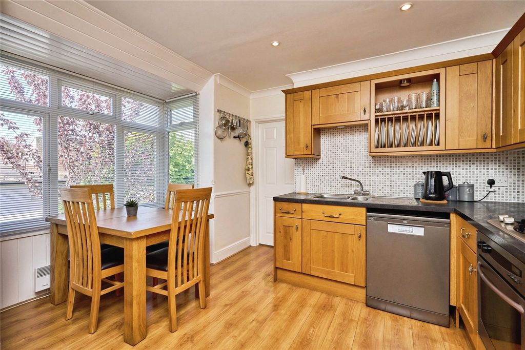 Additional image 7 of 2 bed maisonette for saleMill Hill Road, Cowes, Isle Of Wight PO31