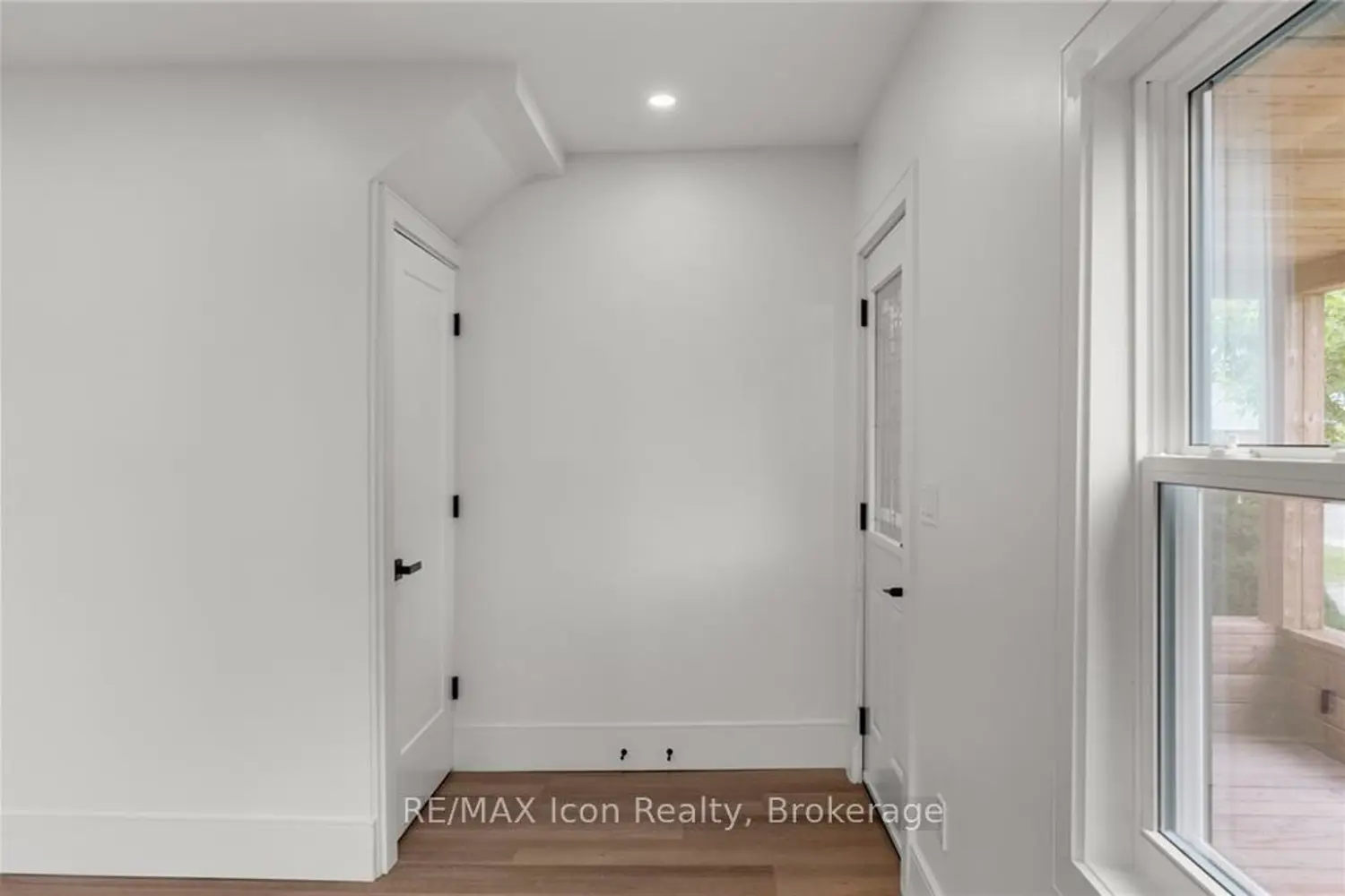 71 Taylor Road photo 2