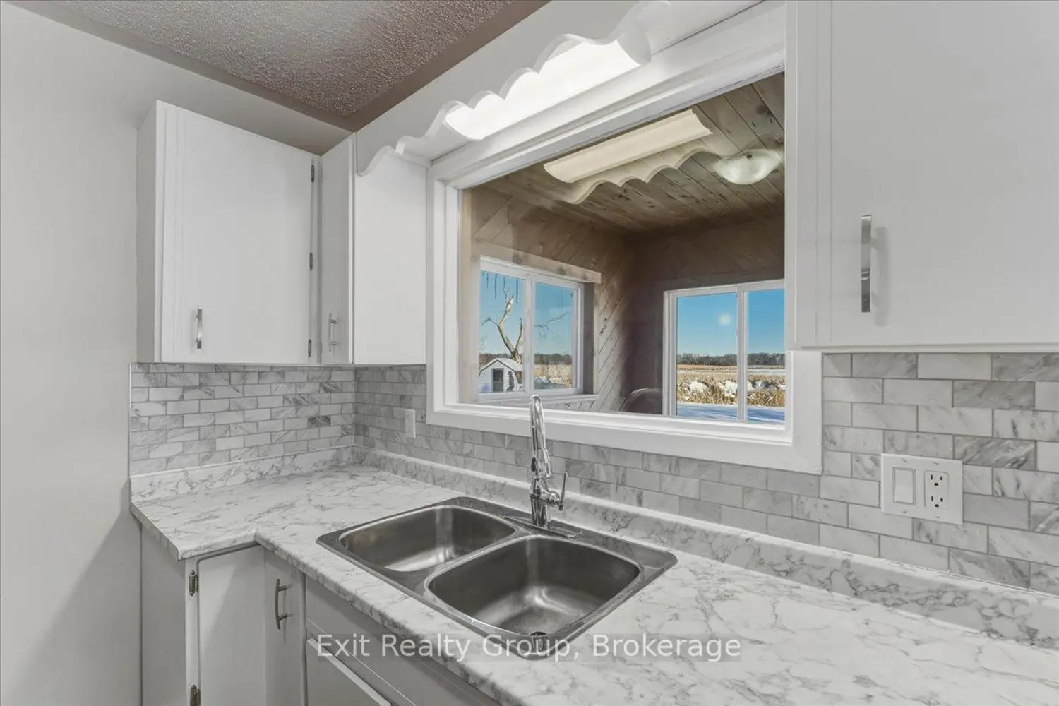 33 Willow Point Road photo 5