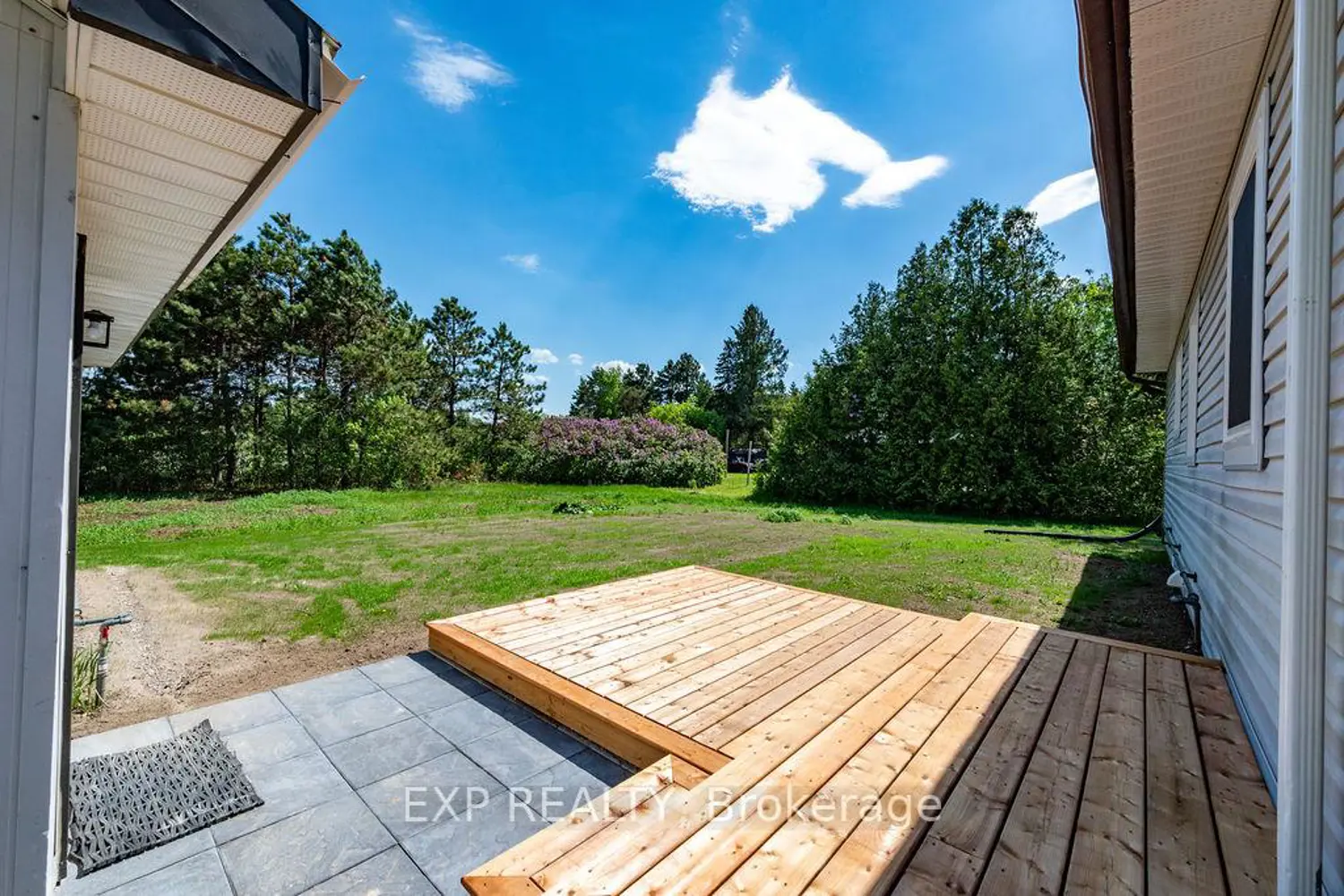 1482 Gillan Road photo 3