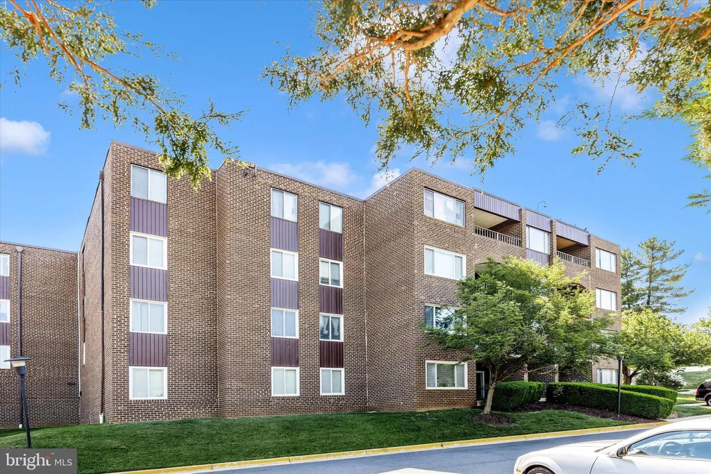 460 Girard Street Unit 204, Gaithersburg, MD 20877
