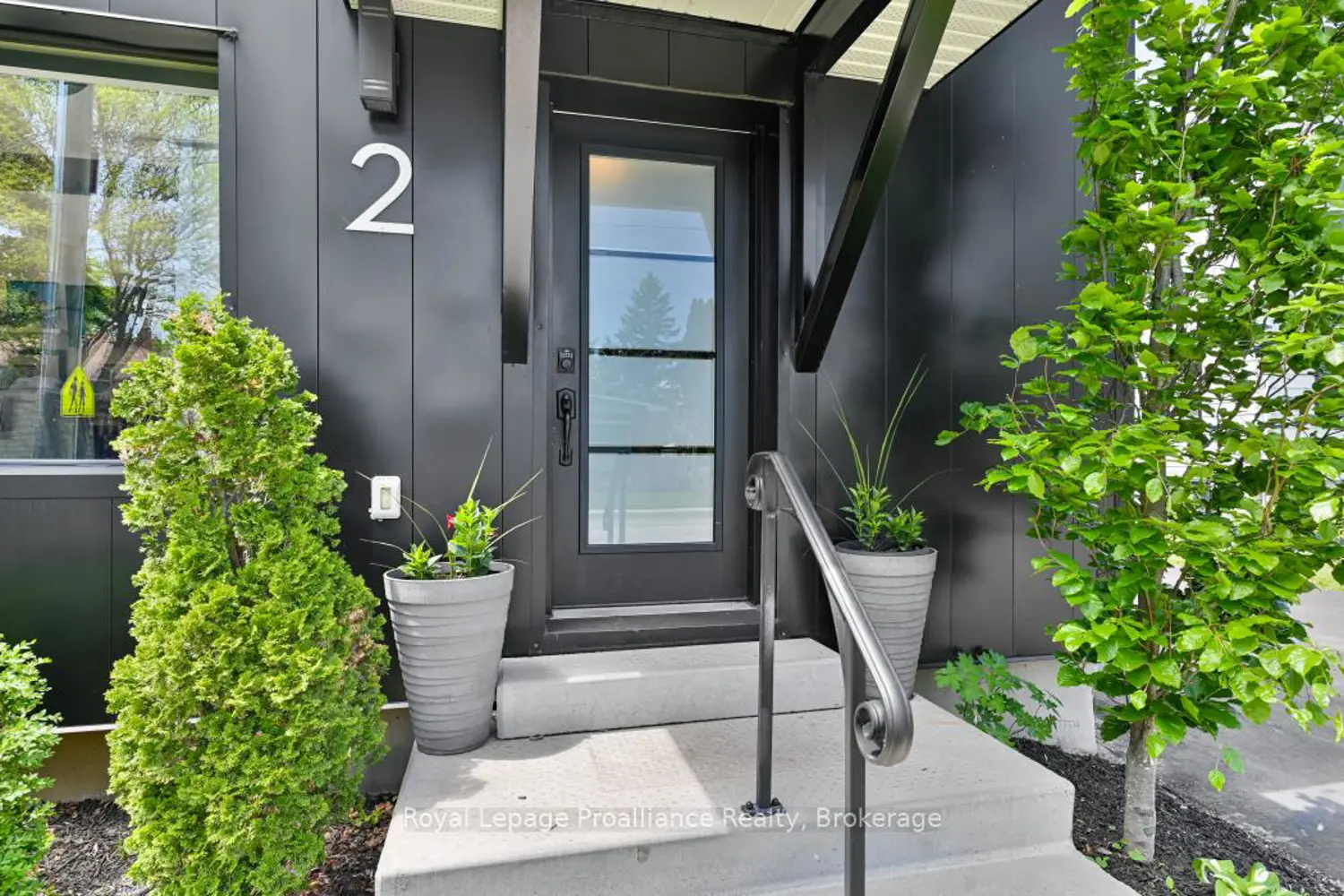 2 Howard Street photo 3