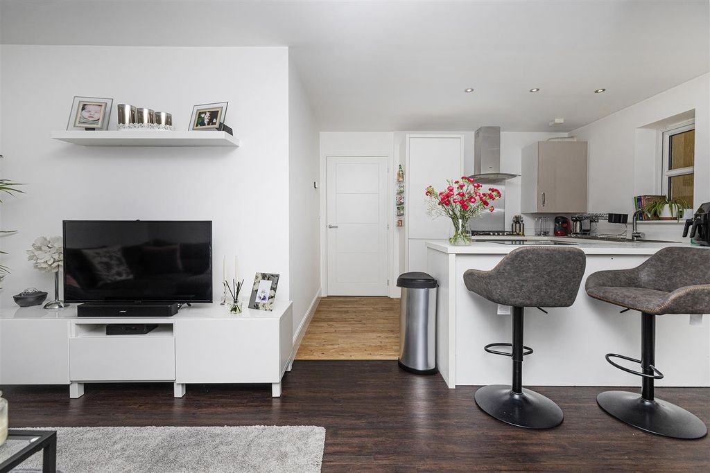 Additional image 13 of 2 bed flat for saleTennyson Avenue, Lindley, Huddersfield HD3