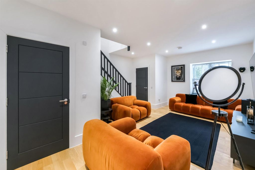 Additional image 5 of 3 bed town house for sale13A West Burnside, Dollar FK14