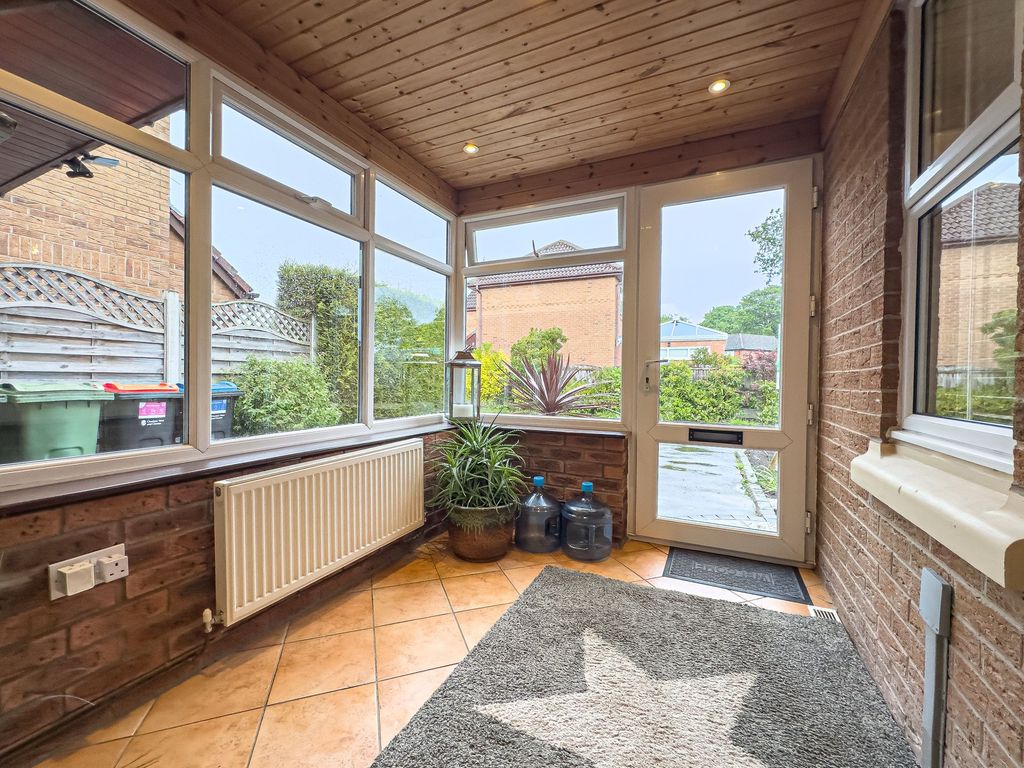 4 bed property for saleRidgeway Close, Great Sutton CH66 photo 5