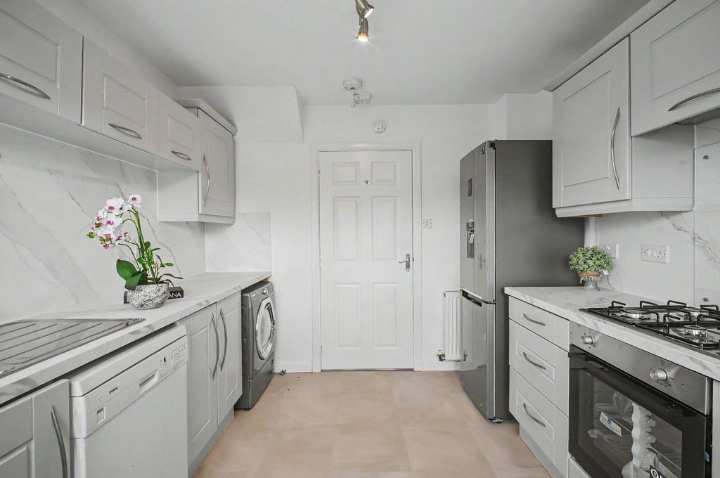 3 bed terraced house for saleStation Gate, Darvel KA17 photo 4
