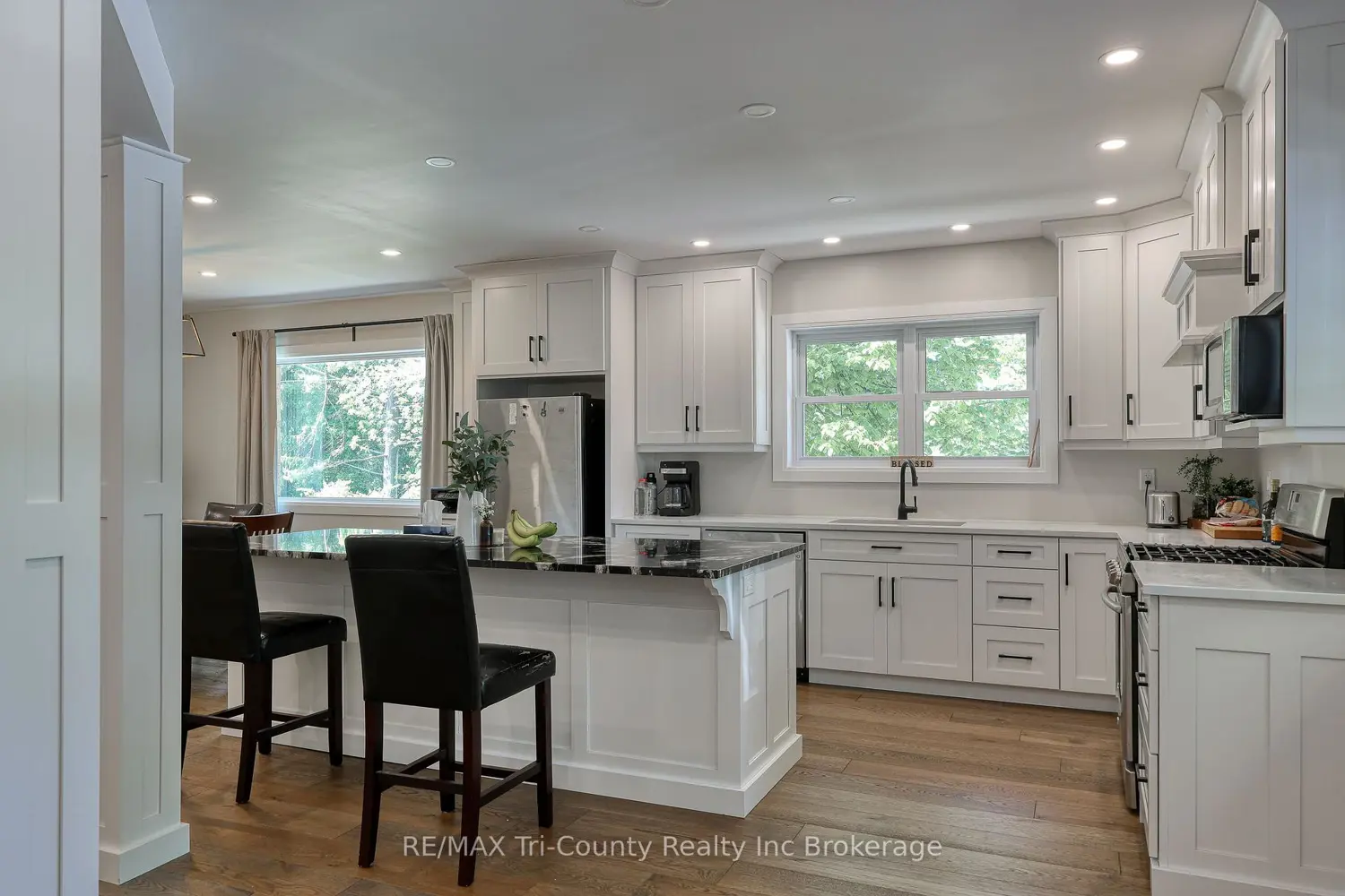 16 Delevan Crescent photo 3