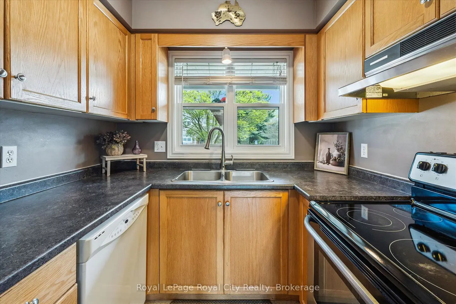 240 London Road 24 photo 2