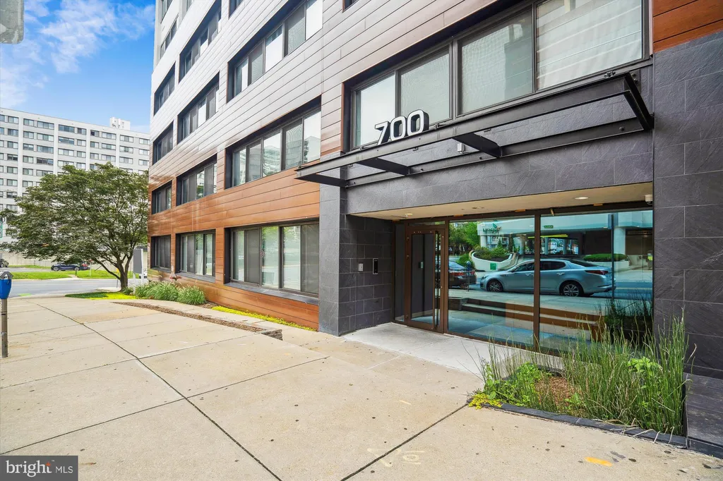 700 Roeder Road Unit 401, Silver Spring, MD 20910 photo 2