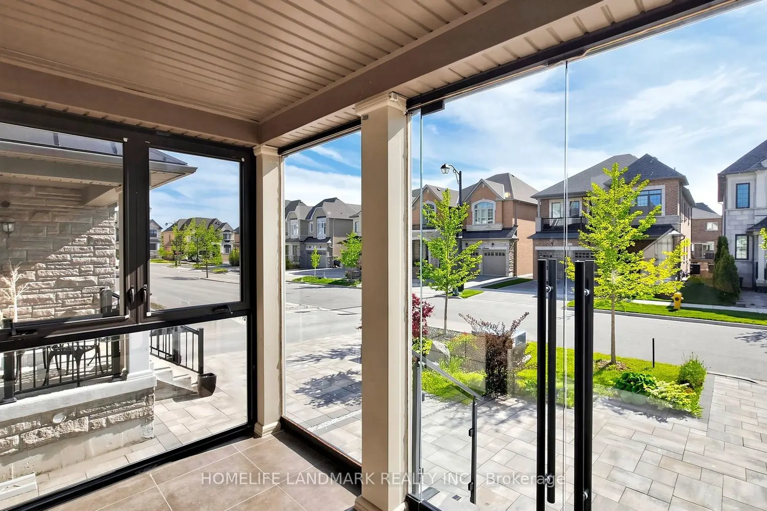 25 Cannes Avenue photo 3