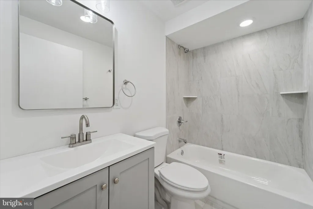 Additional image 5 of 812 W Roosevelt Boulevard Unit 6, Philadelphia, PA 19140