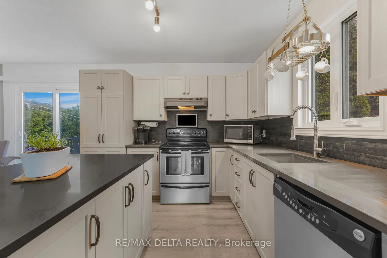 3057 Carriere Street photo 5