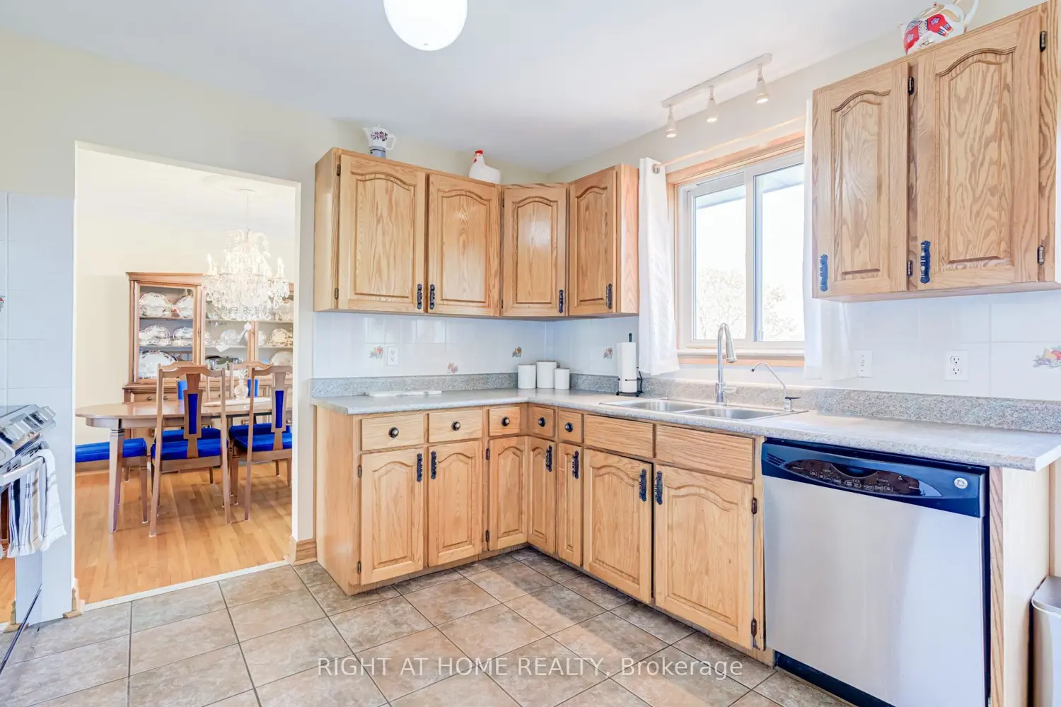 24 Joseph Street photo 4