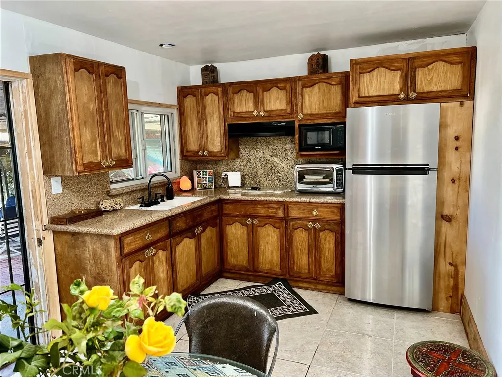 528 S Ash Avenue, Inglewood, CA 90301