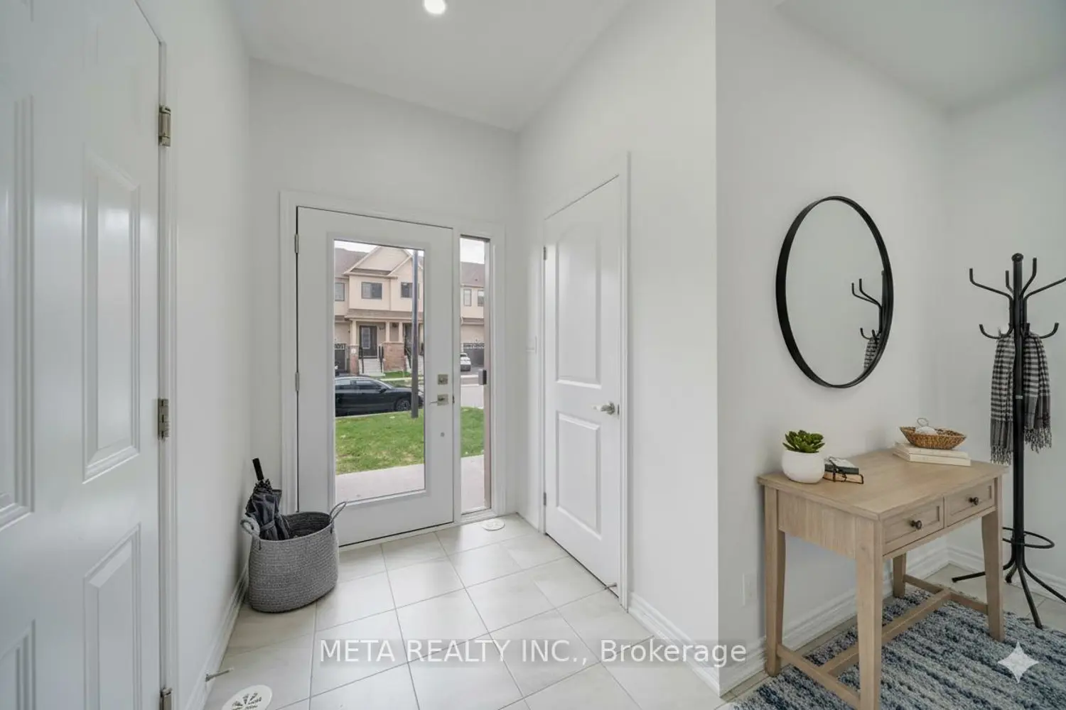 1073 Lockie Drive photo 3