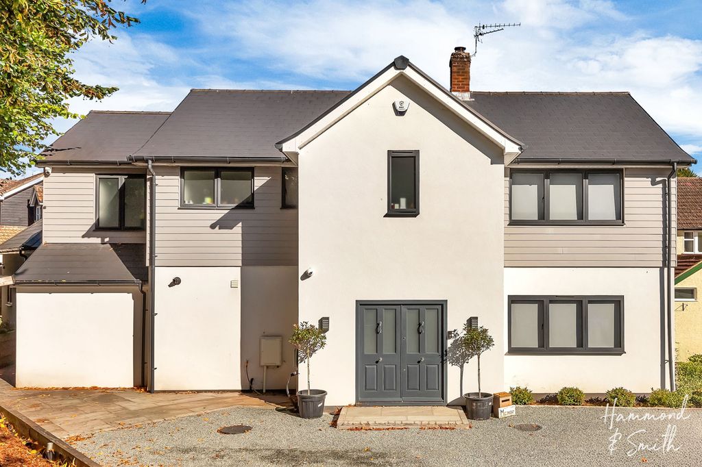 4 bed detached house for saleKendal Avenue, Epping CM16