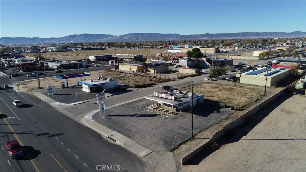 44431 Division St, Lancaster, CA 93535 photo 3