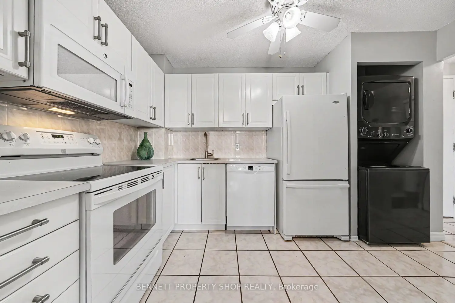 1025 Grenon Avenue 1119 photo 3
