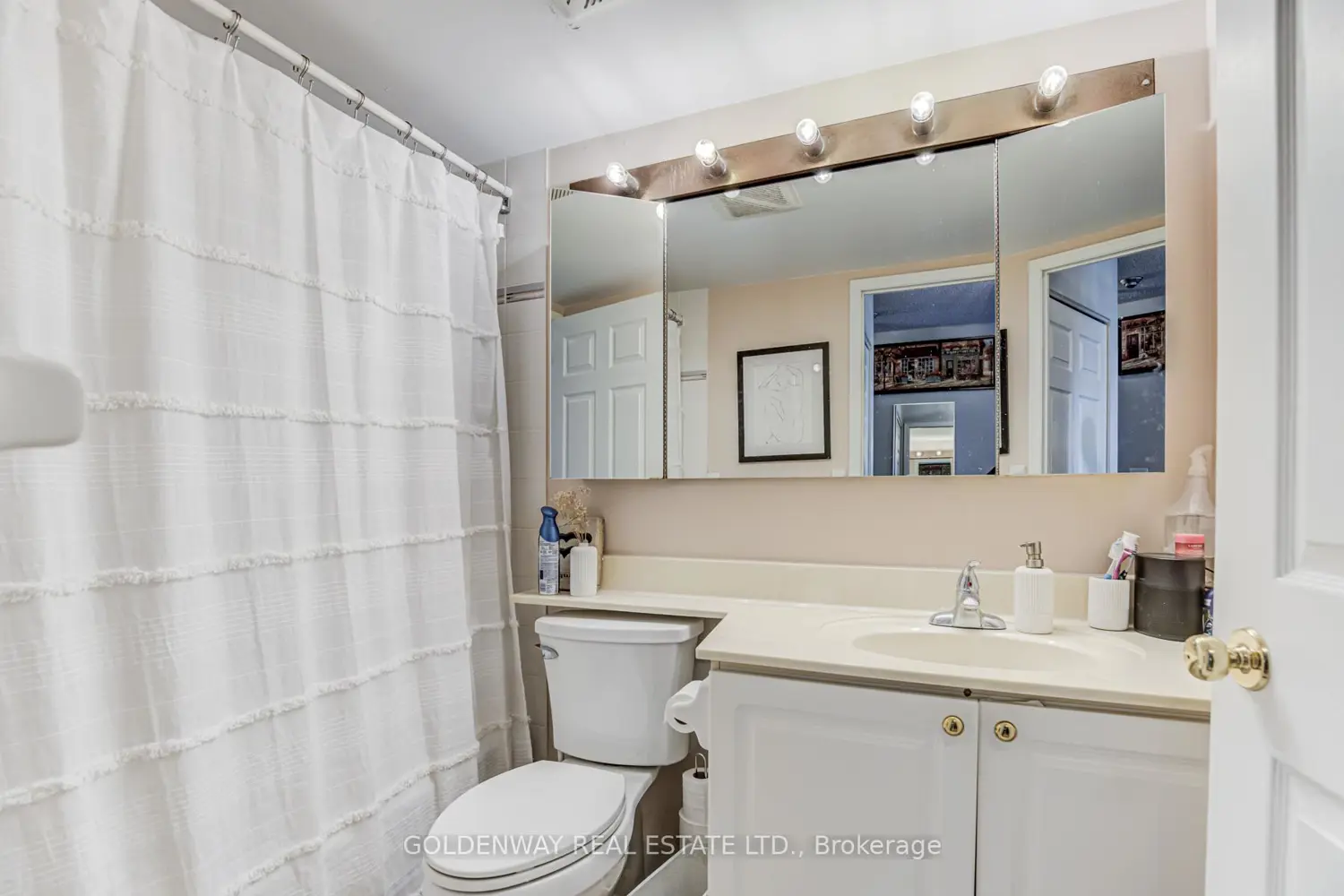 Additional image 14 of 18 Pemberton Avenue 402