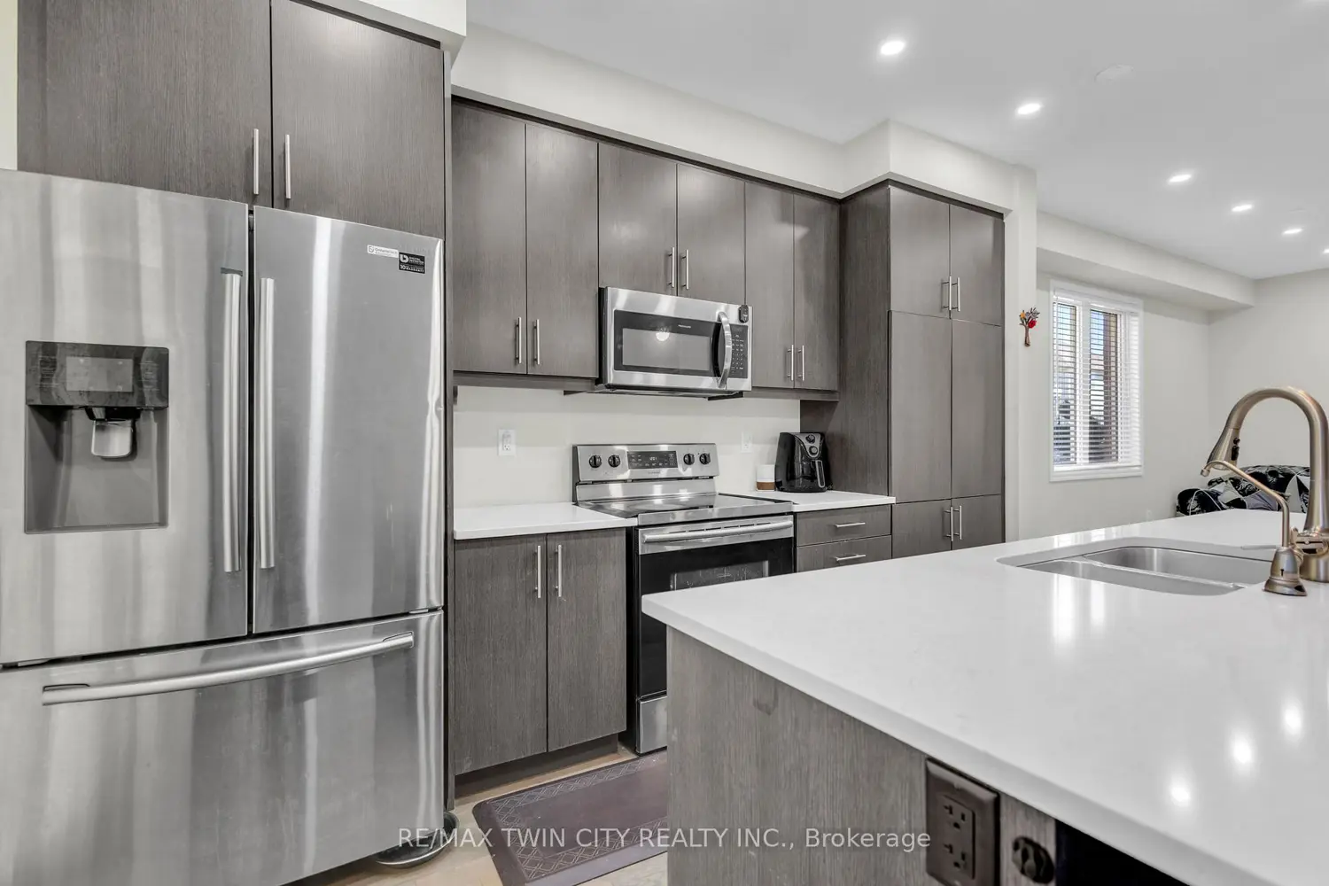 661 Doon South Drive photo 3