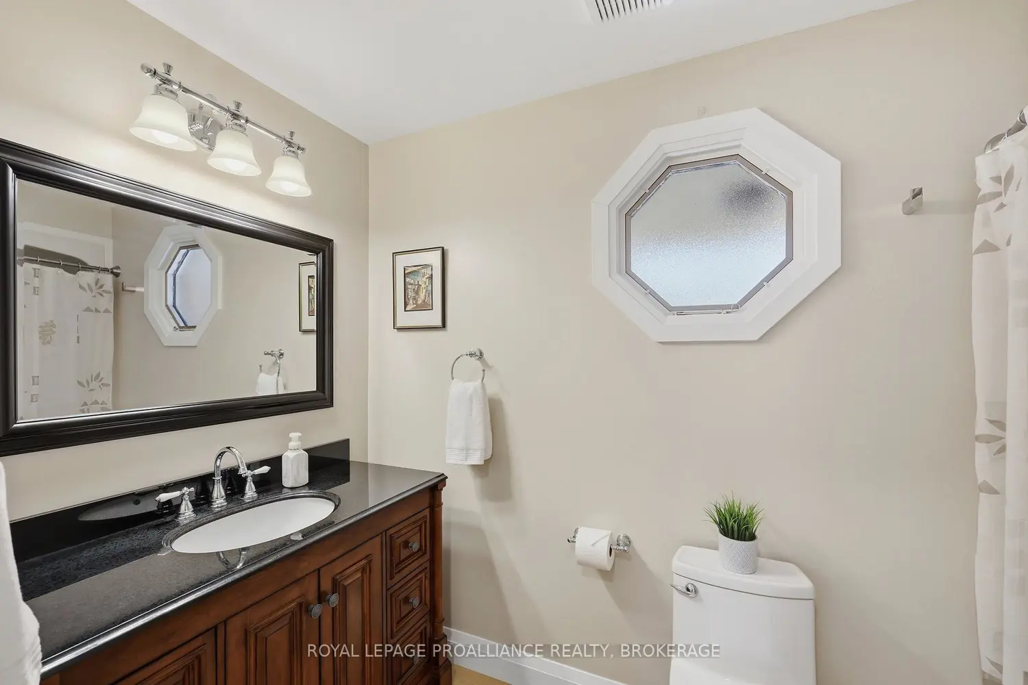 1423 Cottsmere Court photo 5