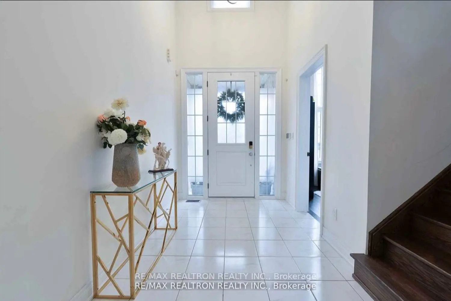 16 Prunella Crescent photo 4