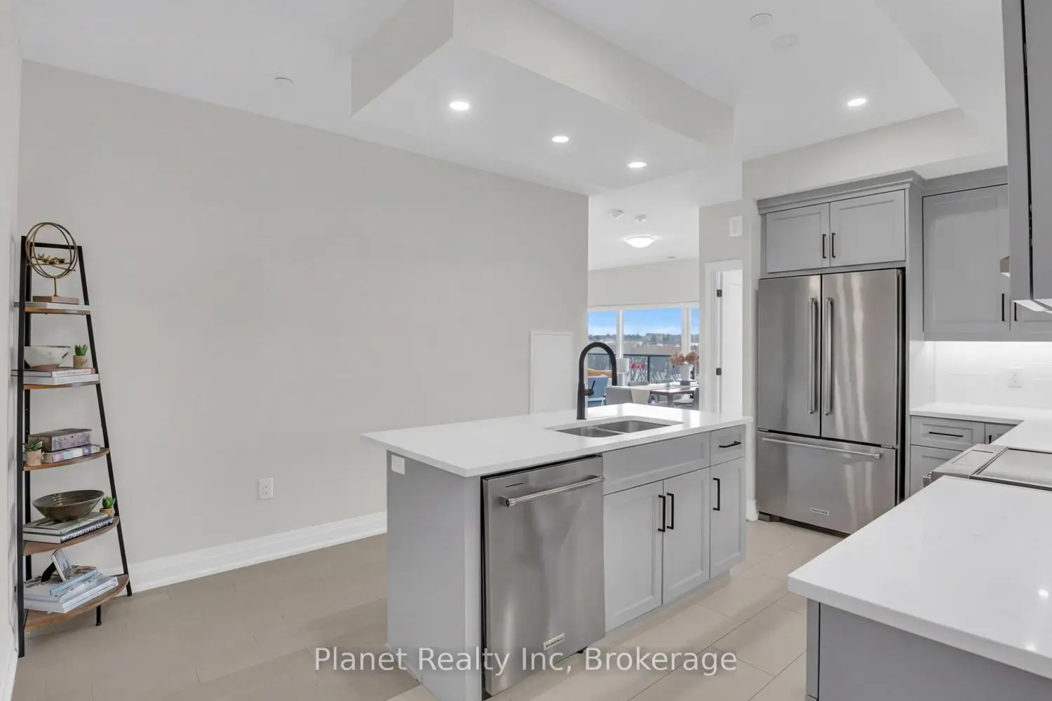 71 Wyndham Street 712 photo 4