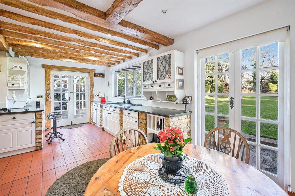 6 bed detached house for saleLongdown Lane North, Epsom KT17 photo 3