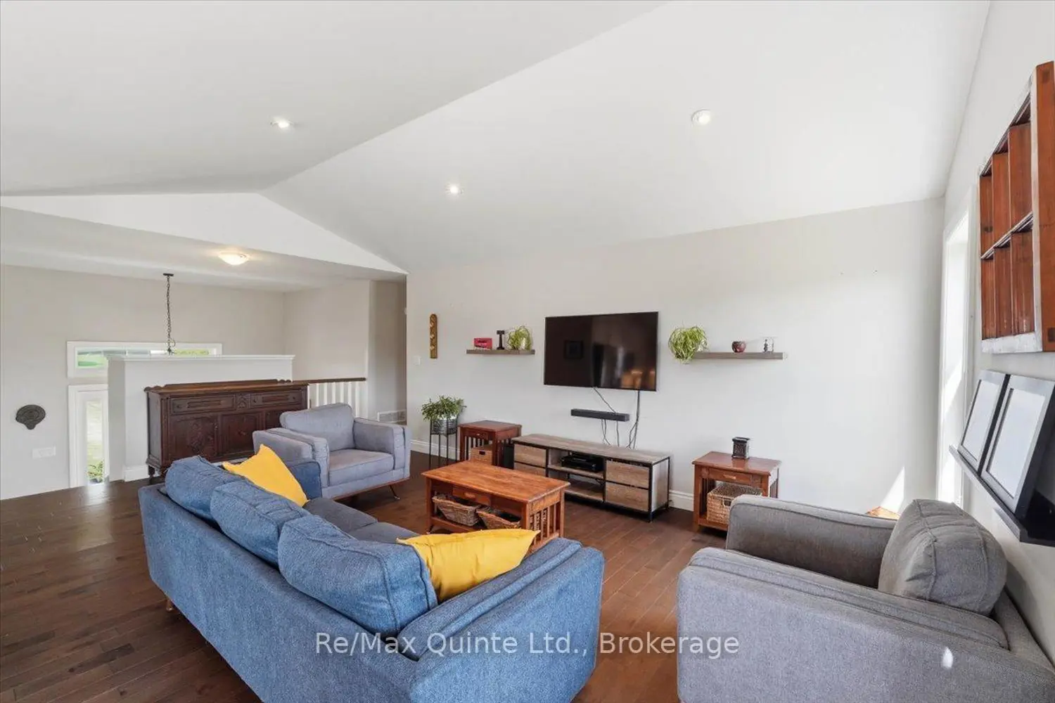 528 Willet Road photo 3