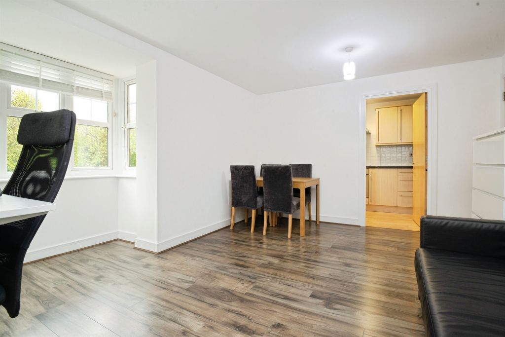 Additional image 3 of 2 bed flat for saleHeol Tre Forys, Penarth CF64