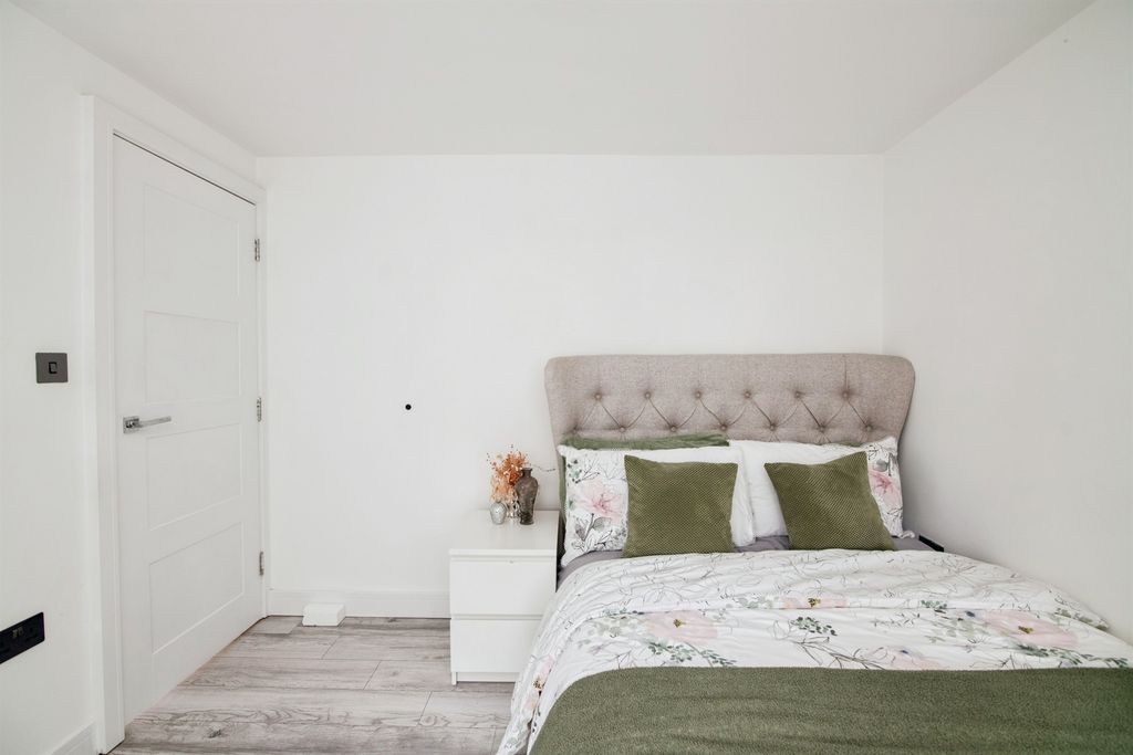 Additional image 17 of 6 bed semi-detached house for saleSledmore Road, Dudley DY2