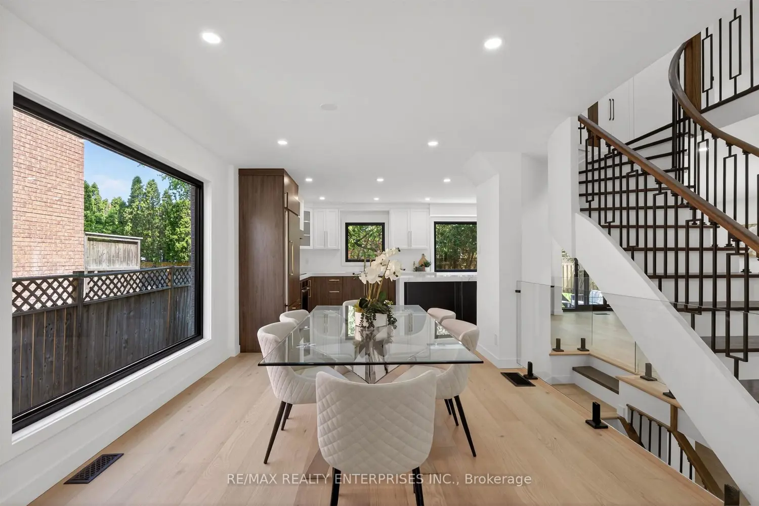 101 Waldie Road photo 4