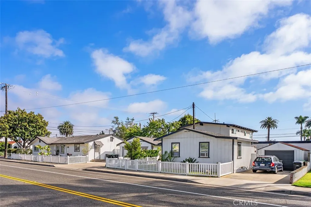 195 Broadway, Costa Mesa, CA 92627 photo 2