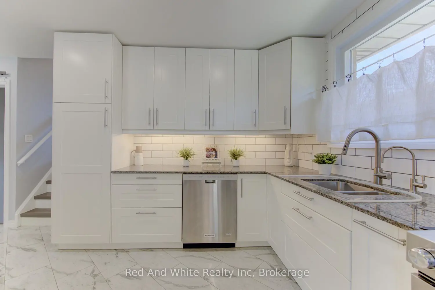 1828 Earlwood Drive photo 4