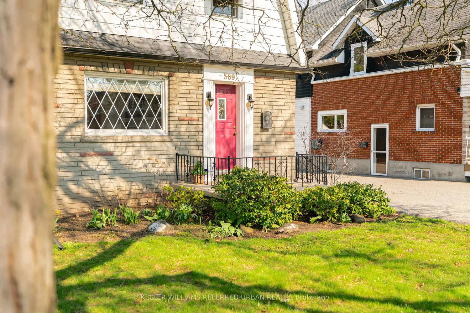 569 Masson Street photo 2