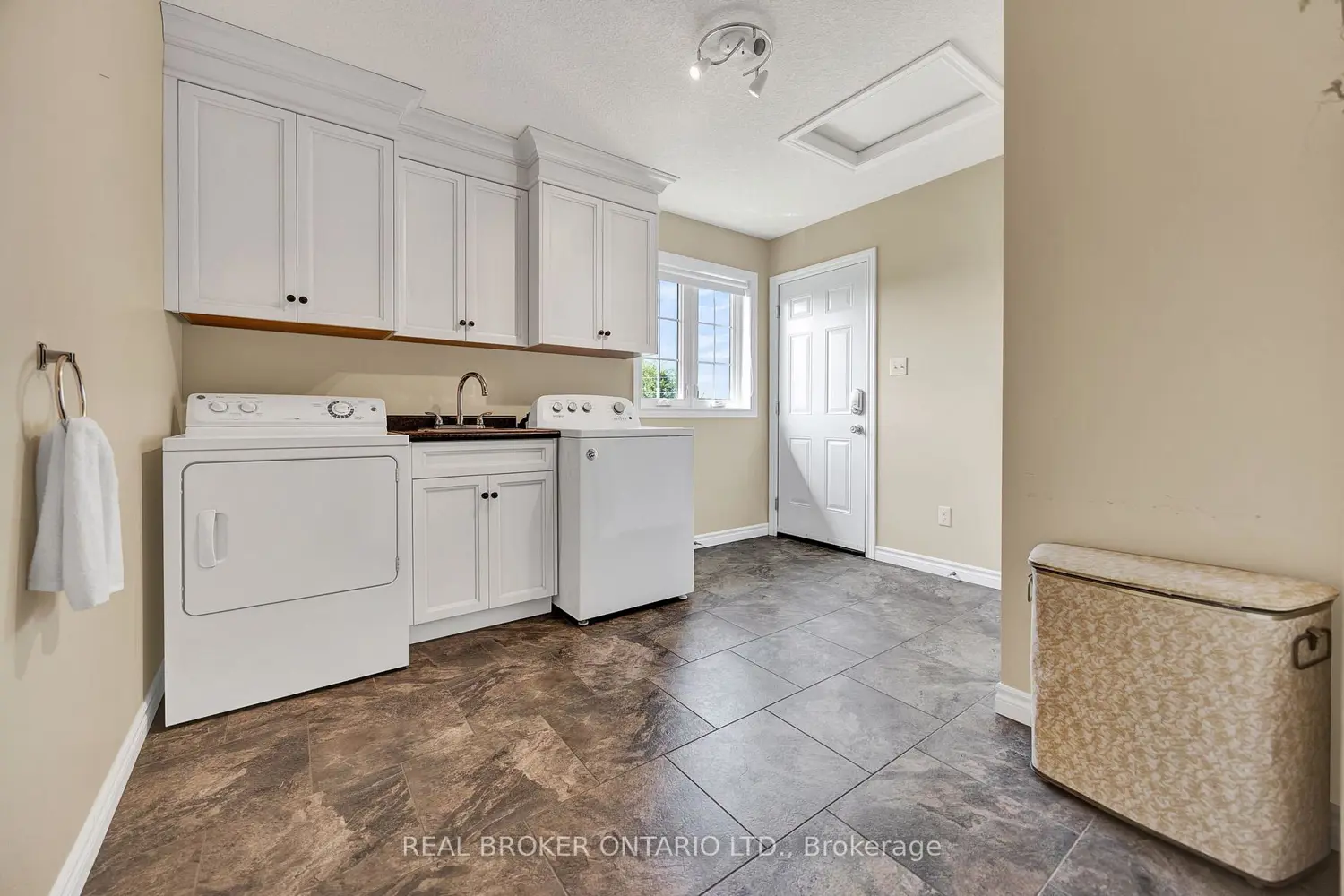 Additional image 8 of 7826 Colonial Drive