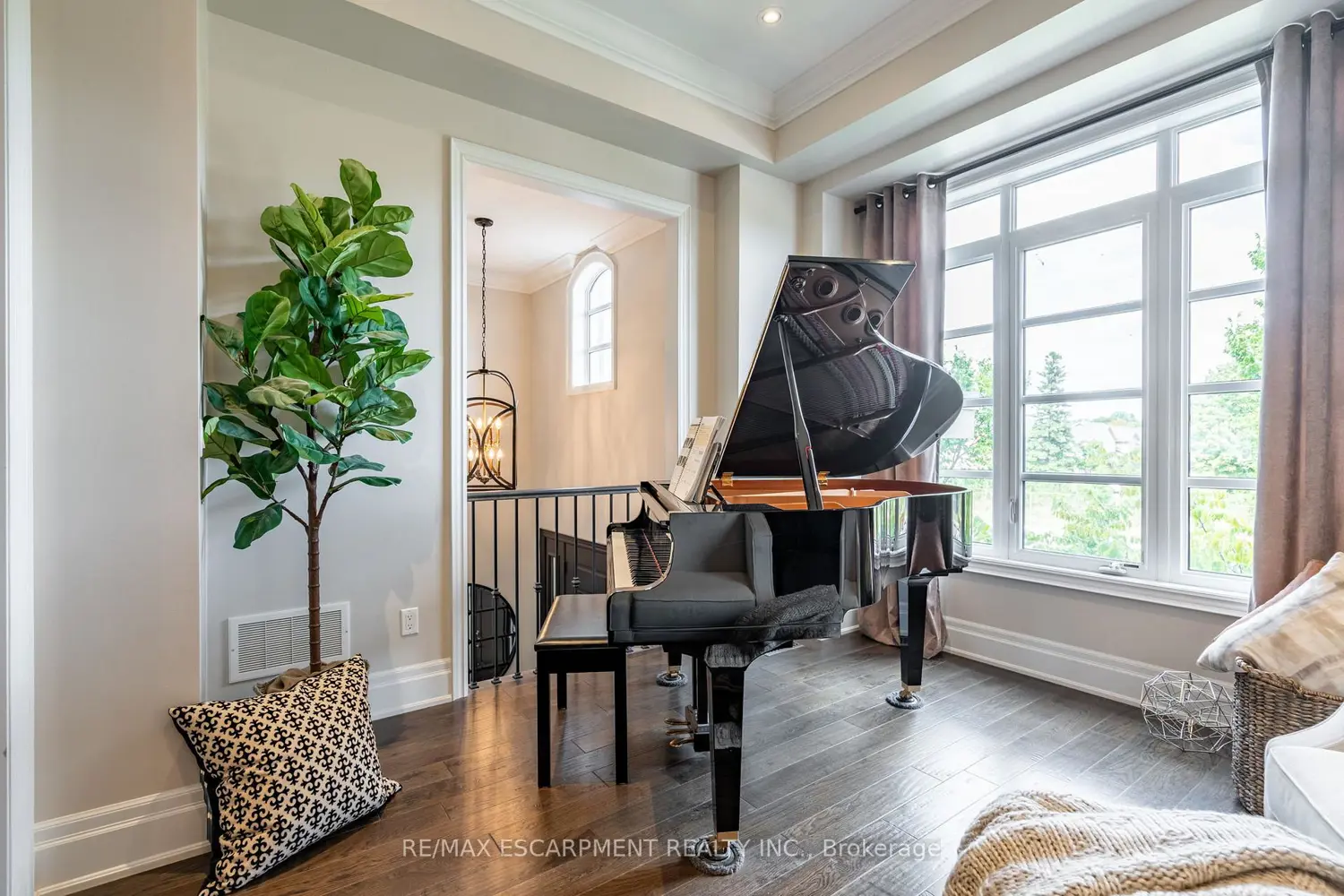 190 Dorval Drive photo 4
