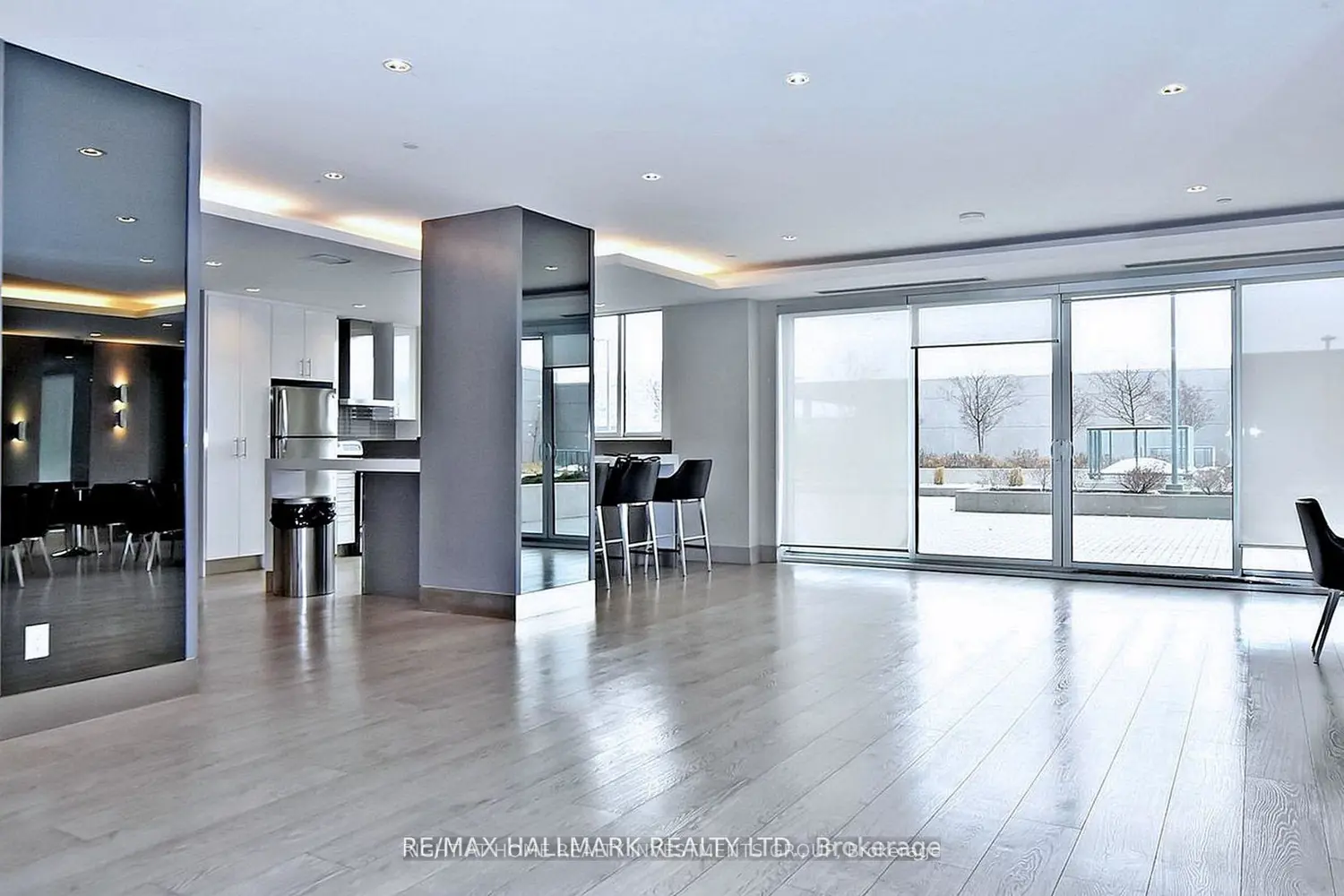 Additional image 3 of 7165 Yonge Street 833